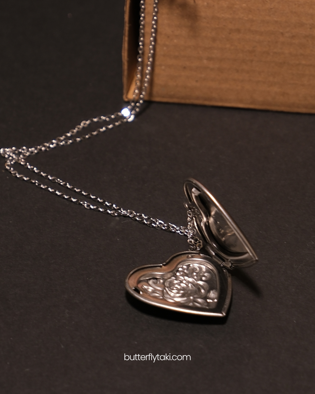 Gümüş Renk Kalp Madalyon Kolye – Fotoğraf Koyulabilir