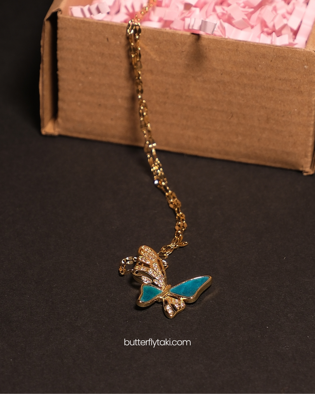 Altın Renk Mavi Kelebek Kolye